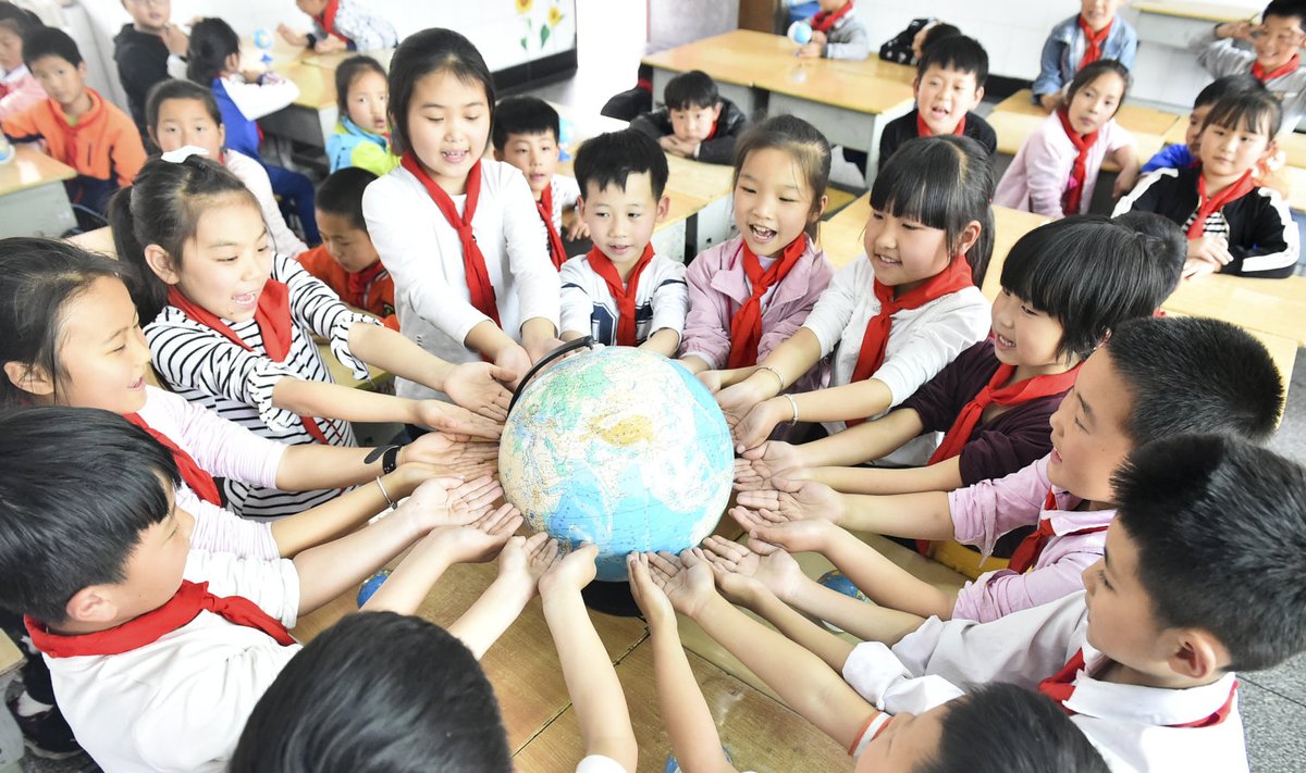 Hiina õpilased tähistavad koolis Maa päeva