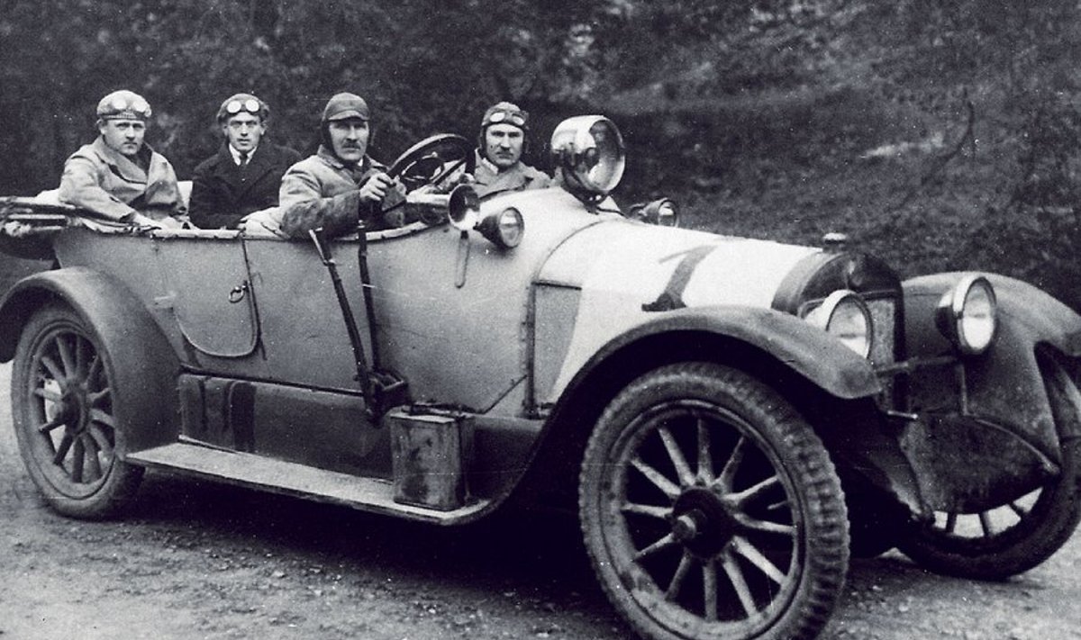 Autovõidusõitja Vassili Gordejev pärast võistlust 10. septembril 1922.