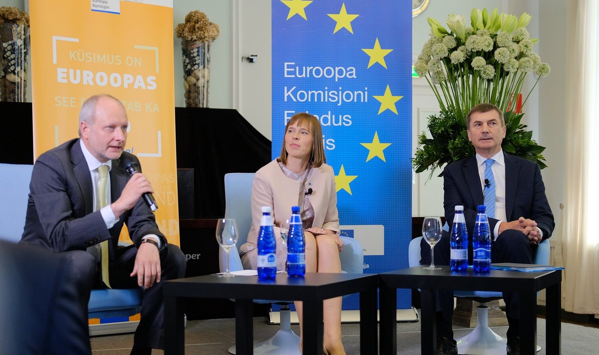 Kersti Kaljulaid ja Andrus Ansip Estonias vestlusringil
