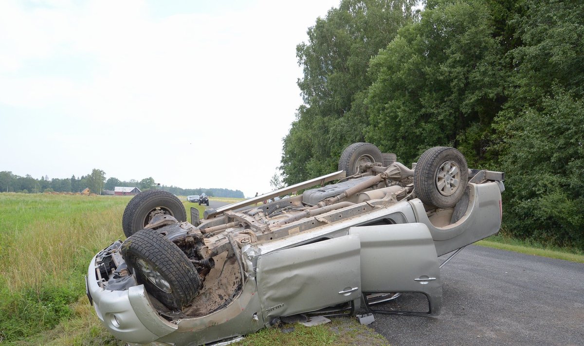 Traagiline avarii augustist, kui Viljandimaal hukkus üks naisterahvas.