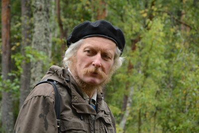 Botaanik ja mükoloog Tõnu Ploompuu korjas oma peenramaalt kapsaid veel jaanuaris.