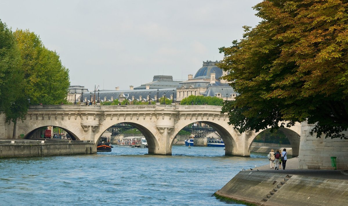 17. sajandil valminud Pont Neuf ehk Uus sild on tänapäeval Cité saarele viiv vanim sild.