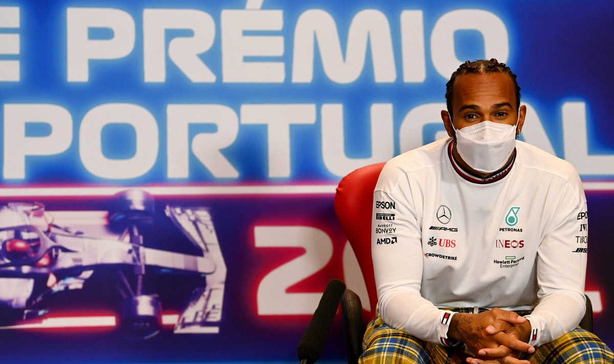 Lewis Hamilton Portugalis pressikonverentsil.