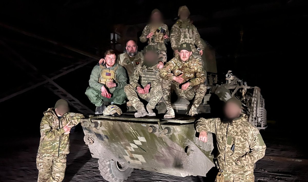 HARRI JA KAMRAADID: Osa viimase aasta jooksul Harriga koostööd teinud Ukraina abistajaid, pilluvad nüüd eestlase suunas süüdistusi.