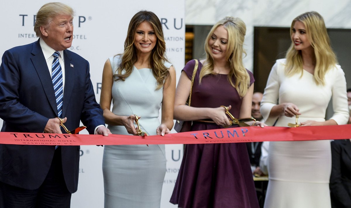 Donald Trump, tema naine Melania Trump ning tütred Tiffany Trump ja Ivanka Trump