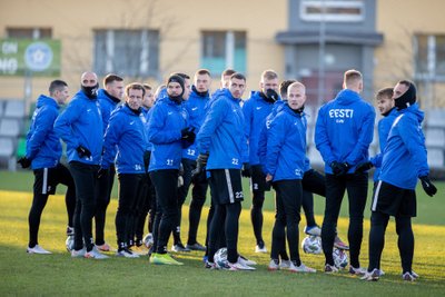 Mida vaatavad Eesti jalgpallikoondislased? a) rongi, b) kaunist neidu, c) uut peatreenerit