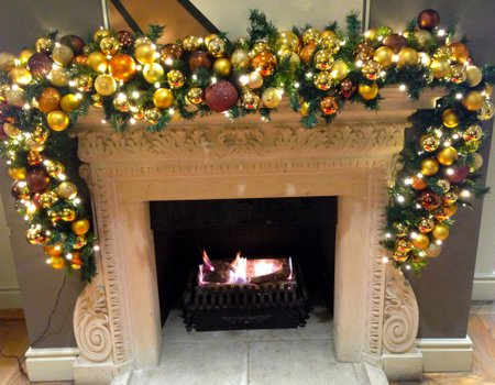 Eestlaste jõulud välismaal: Jõulukaunistused Inglismaa kodudes — mida rohkem, seda uhkem