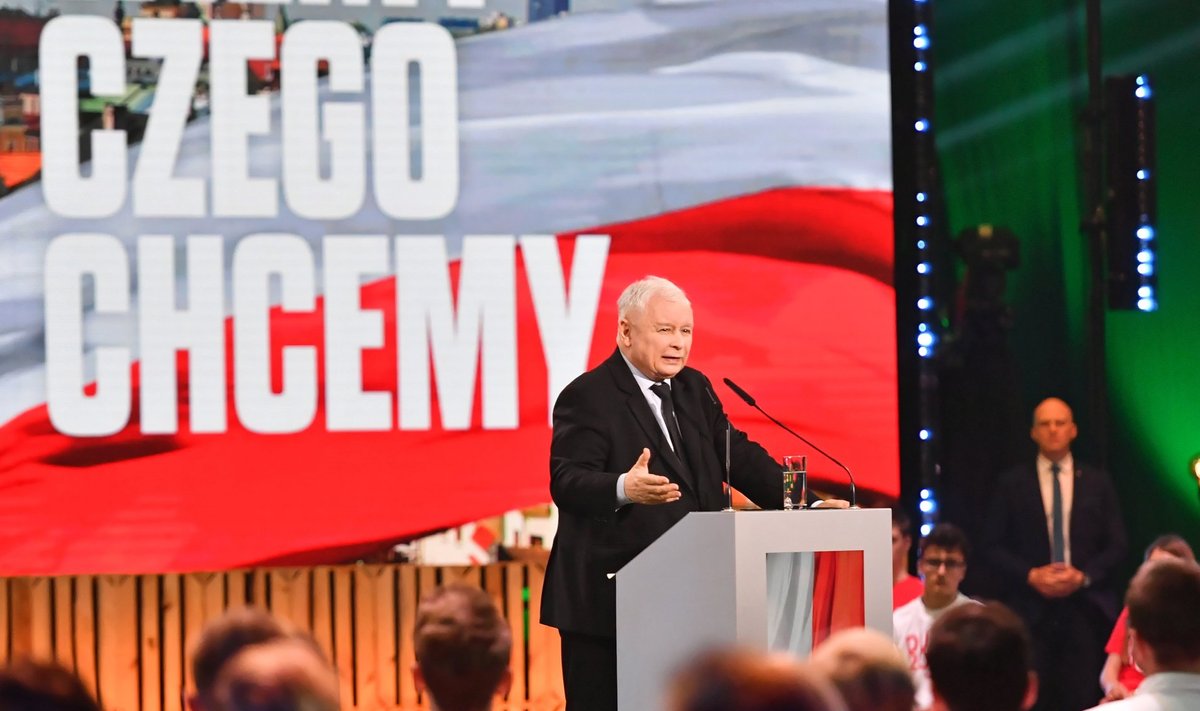 ÜKS TÕDE: Poola Seaduse ja Õigluse (PIS) liider Jaroslaw Kaczynski parteinoortele esinemas. PIS on demokraatlikust paremtsentristlikust parteist muutunud autoritaarseks populistlikuks.