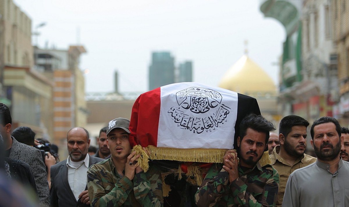 USA õhulöögis hukkunud võitlejate matused An-Najafis
