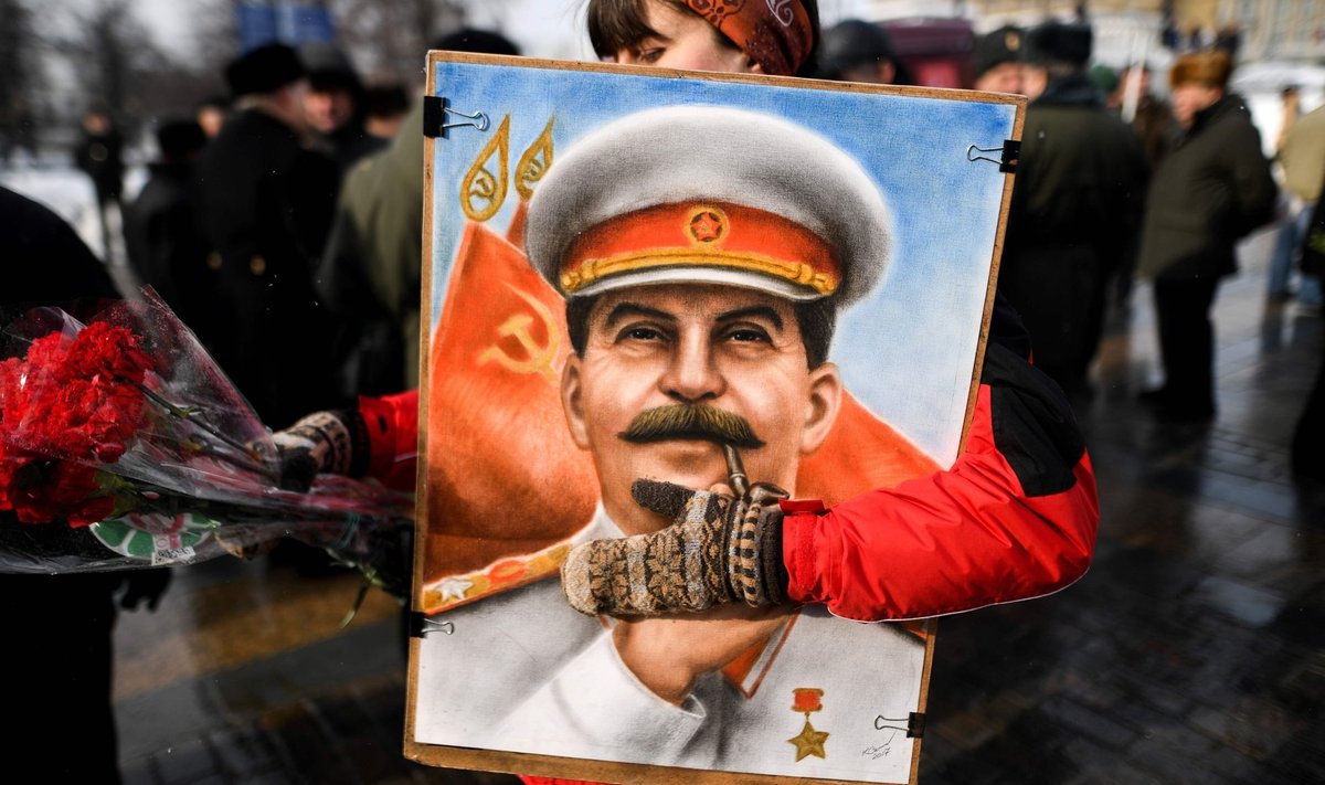 Vene kommunistliku partei toetajad osalevad Jossif Stalini surma 65. aastapäeva mälestustseremoonial Moskvas 5. märtsil 2018 Punasel väljakul.