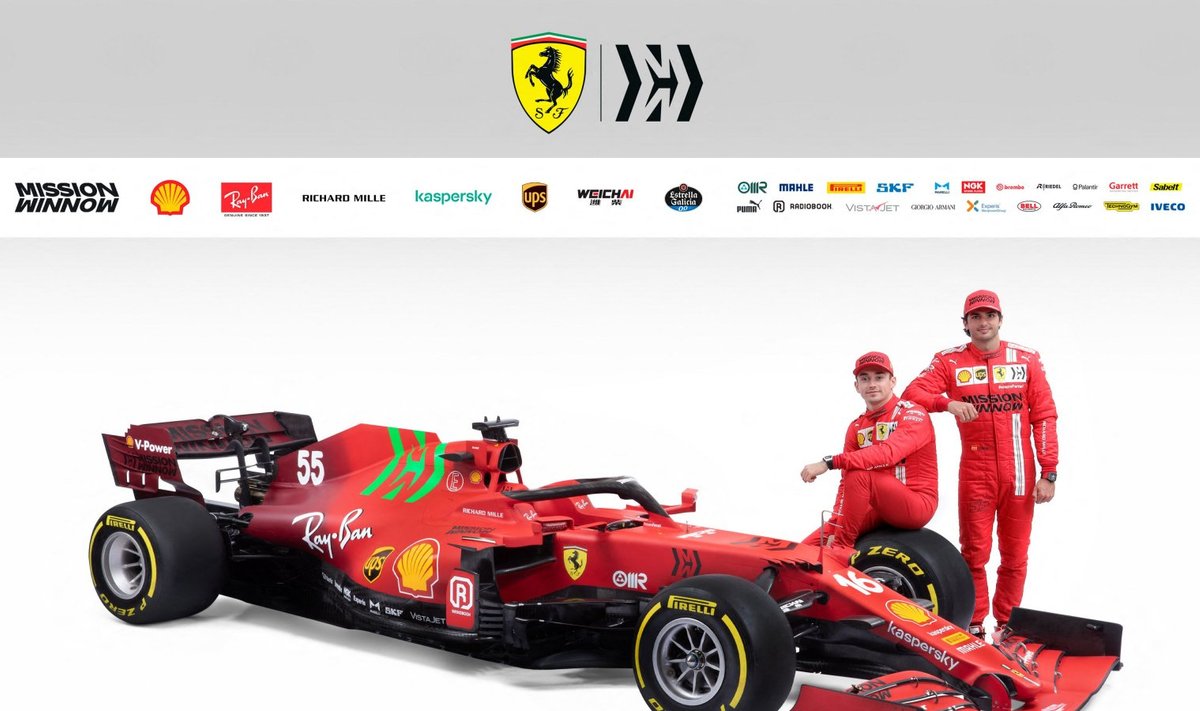 Ferrari F1 meeskonna tänavune auto ning põhisõitjad Charles Leclerc ja Carlos Sainz.