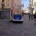 VIDEO | Vene saatkond kiusas sõjavastaseid piketeerijaid valju venekeelse muusikaga: vastas paiknev kohvik pöördus politsei poole