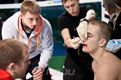 Ari Matti Mustonen on ka ise paari korral MMA puuris võidelnud.