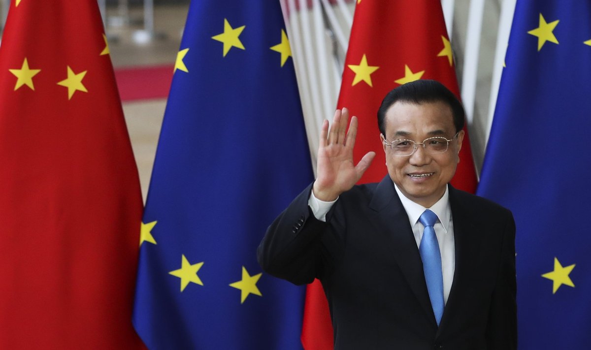Hiina peaminister Li Keqiang lehvitas eile Brüsselis meediale rõõmsalt ja lubas, et Euroopa ettevõtteid ootab Hiina turul senisest soosivam suhtumine.