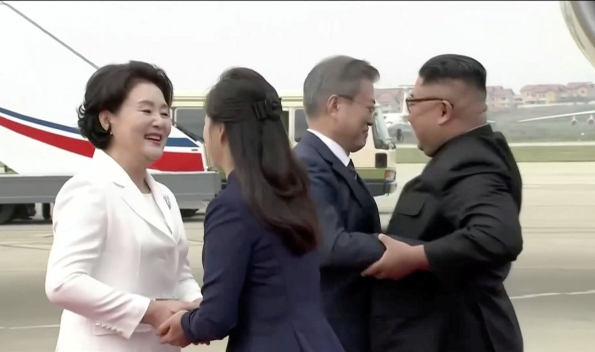 Koreade riigipead abikaasadega, Kim pildil paremal (Foto: REUTERS)