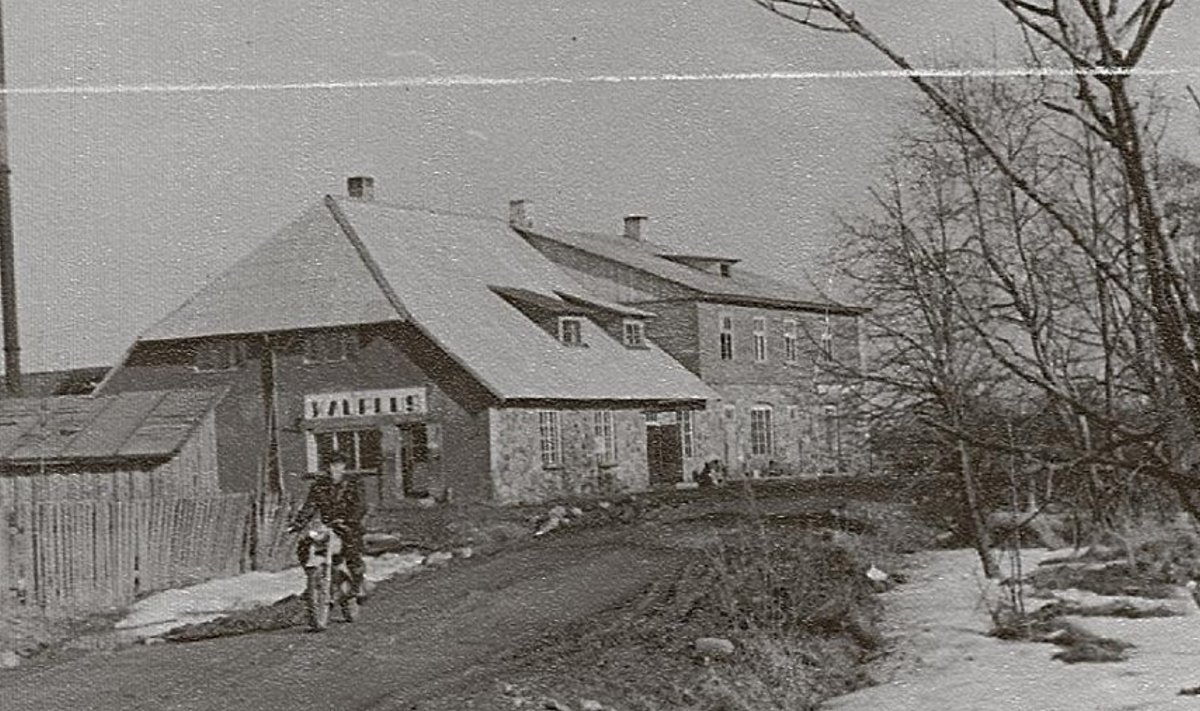 1964. a kauplus, meierei, korterid- endine võitööstus- koorejaam, praegune vallamaja ja -keskus / foto Kerli Lillemaa erakogust