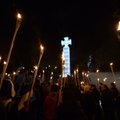 DELFI FOTOD ja VIDEOD: Pagulastevastased marssisid tõrvikutega läbi õhtuse Tallinna, öö läbi kestma pidanud üritus lõppes ootamatult vara