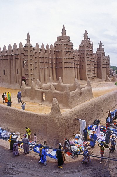 Mali, Mopti, Djenn??, Sudanese-style  mud mosque, Market day