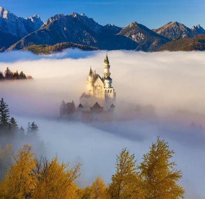 Germany, Deutschland, Bavaria, Bayern, Swabia, Schwaben, Neuschwanstein Castle, Schloss Neuschwanstein, Neuschwanstein Castle in the fog, Tannheim Mountains in background