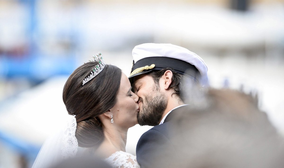Swedish Prince Carl Philip and Sofia Hellqvist kiss after the carriage cortege during their wedding in the Royal Chapel in Stockholm