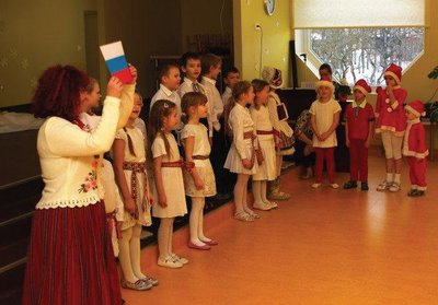 Meeldiva üllatuse valmistas Lepatriinude rühma tervituskontsert õpetaja Tiina juhendamisel. Foto: Rukkilille lasteaed