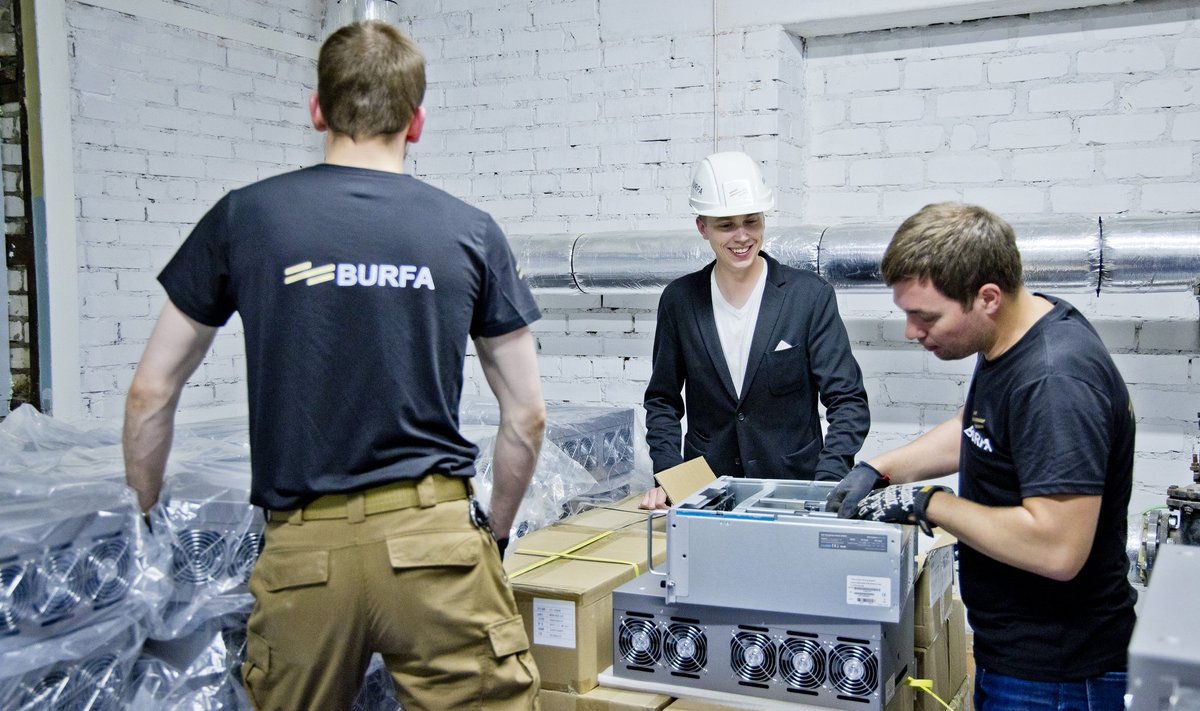 KAEVANDAMISEKS VALMIS: Panga kriitilise pilgu alla sattunud ettevõte Burfa Media sõsarfirma on Burfa Tech, mis rajas andmekeskust Narvas. Fotol andmekeskuse tehnika lahti pakkimine.