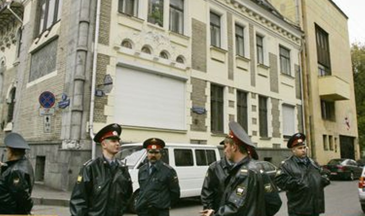 Miilits Moskva Gruusia saatkonda valvamas