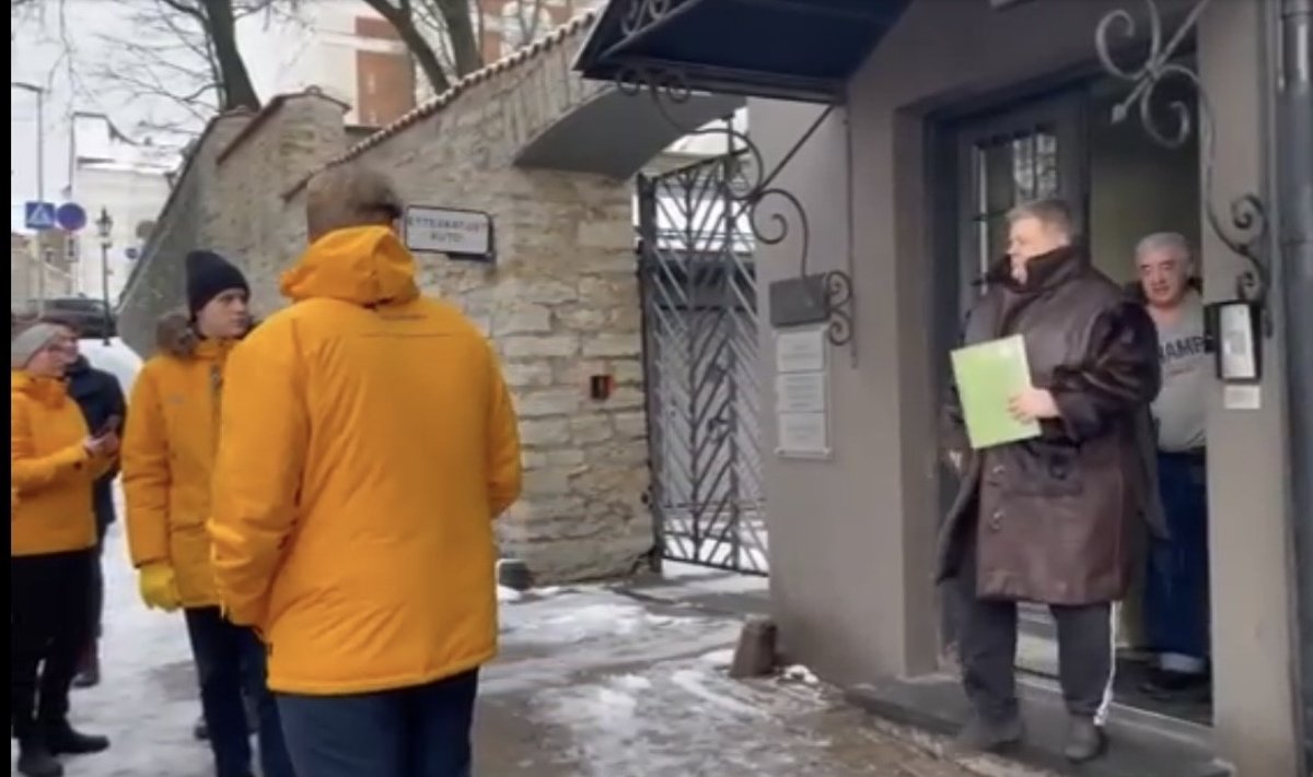 OLEG IVANOV VALIMISKOMISJONI UKSEL. Nahkpalitus ja dressipükstes Oleg Ivanov esitas oma valimisnimekirja vahetult enne Reformierakonda.