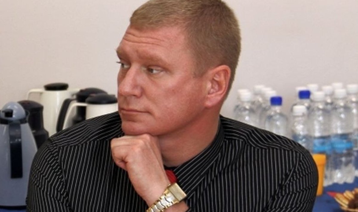 Благодаря повторному голосованию председатель Нарвского горсобрания Александр Ефимов все-таки попал в правление Нарвского округа Центристской партии.