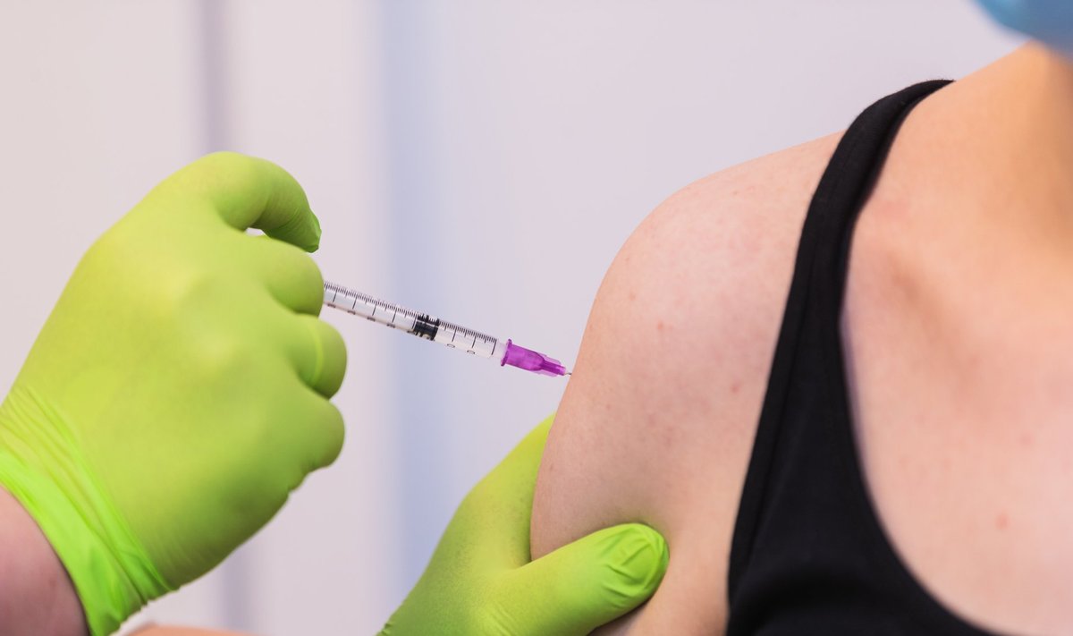 Eestis algab vähemalt 12-aastaste vaktsineerimine.