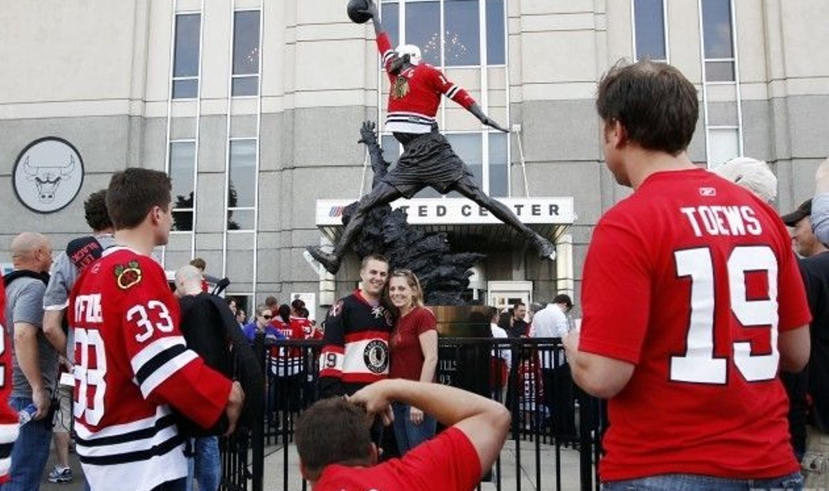 Michael Jordani kuju Chicagos United Centeri ees