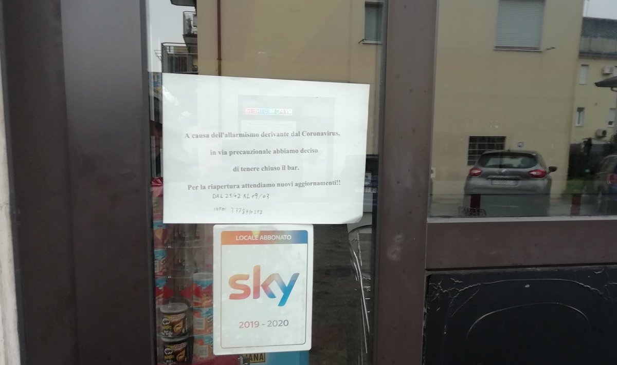SULETUD UKSED: Paljud Veneetsia kohvikud, baarid ja isegi autokoolid on suletud. Suletud on ka see Raivo Kalle kodu lähedal asuv baar, mida peavad hiinlased.
