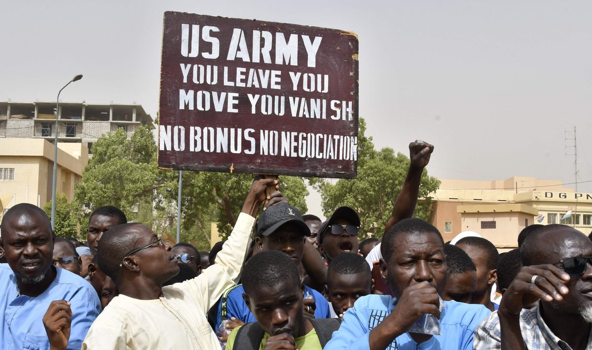 Meeleavaldajad Nigeris nõudmas USA vägede välja viimist.