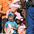 DELFI UNGARIS: Väike poiss ja tüdruk võtsid värviraamatu kaasa, kui Euroopasse tulid