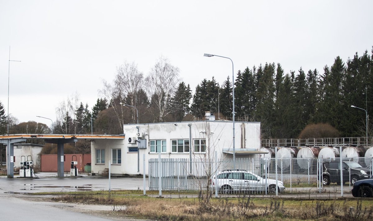 Vibeliku tee 15 asuv tankla Jõelähtme vallas Loo külas, kuhu salakütus jõudis ja kust see edasi müüdi.