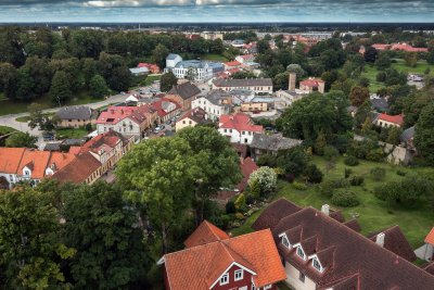 Observatooriumi kupli diameeter on 3 meetrit ja teleskoobil 30 sentimeetrit.