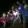 Команда юных футболистов, заблокированная дождями в пещере Таиланда, может провести там более четырех месяцев