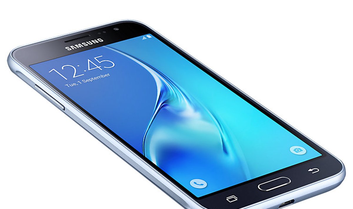 Samsung Galaxy J3 2016 oli tänavu jaanuaris Eesti mobiilioperaatoritelt üks enimostetud telefone. (Foto: tootja)