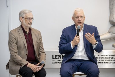IDEE AUTOR URMO SOONVALD rääkis, et mõte pühendada president Merile ja seeläbi Eesti riigi ülesehitamisele näidend on vajalik eriti tänases hullus ajas, mil pinged on suured poliitikas ja Ukrainas kestab sõda. Ettepaneku kirjutada Meri auks näidend tegi ta Jõerüüdile novembris 2021. Jõerüüdi jaoks, kes oli Meri sõber ja kaasteeline, on see omamoodi debüüt - teenekas kirjanik ja diplomaat ei ole varem näidendit kirjutanud.