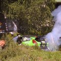 VIDEO: Fotograaf sai Soome rallil autolt löögi