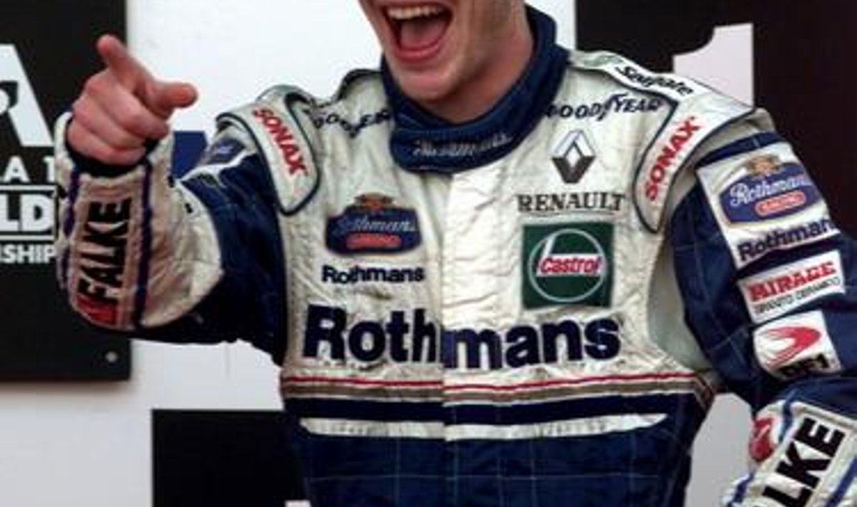 Jacques Villeneuve 1997. aasta Euroopa GP poodiumil tähistamas MM-tiitli võitmist