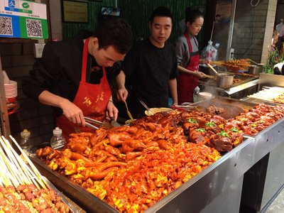 OMA KULINAARIA: Hiinas peetakse Wuhani gastronoomia tugevuseks ennekõike suppe ja kuivasid nuudliroogasid.