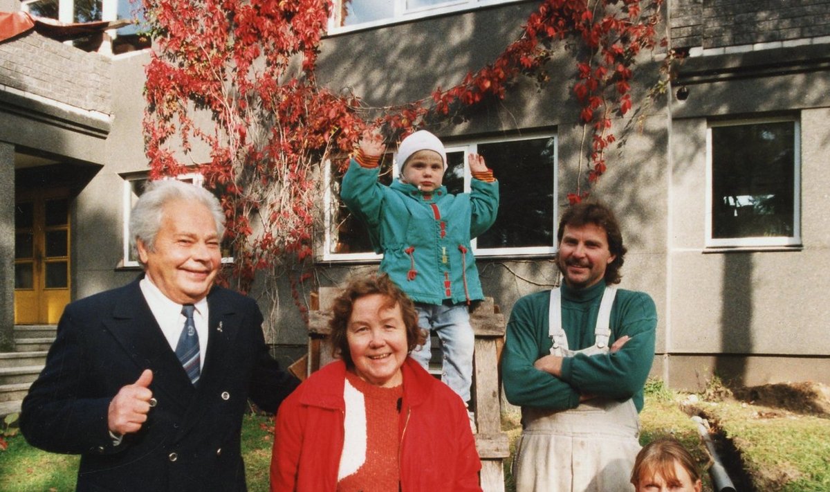 Heinrich Sammelselg (vasakul) koos perega, sh poja Ahti Sammelseljaga.