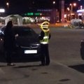 FOTO | Sikupilli Prisma öised kliendid said poe ees parkimise eest trahvi. Ühisteenused selgitab, milline on sealne parkimiskord