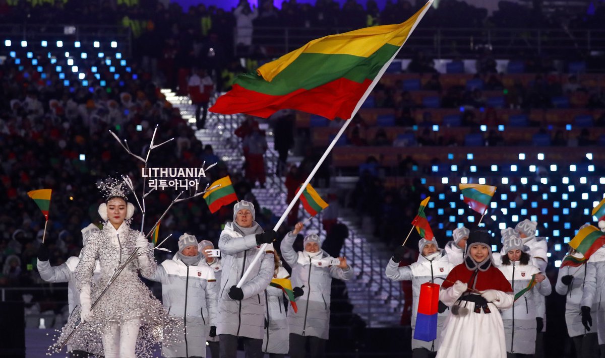 Tomas Kaukenas olümpia avamisel Leedu lipuga