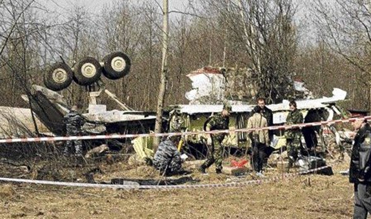 Presidendi lennuk kukkus laupäeva ennelõunal Smolenski lähedal metsa, hukkusid kõik pardal olnud 96 inimest.