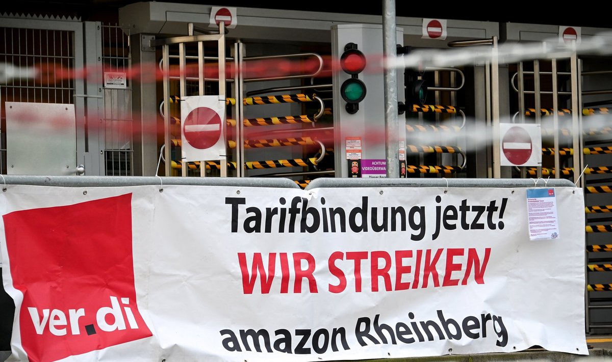 Streigiteade Amazoni Rheibergi logistkakeskuse ees Saksamaal.  