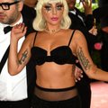 KUUM KLÕPS | Lady Gaga tähistas omapärast aastapäeva paljastava pildiga