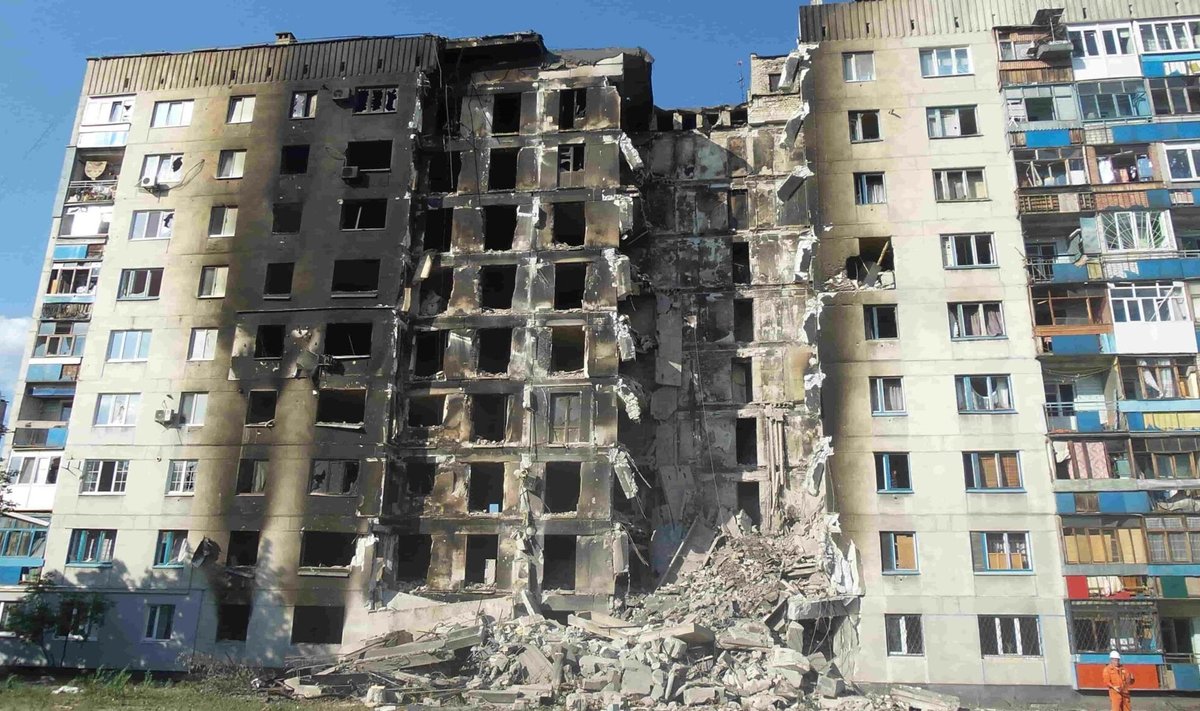 Жилой дом в Лисичанске после ракетного удара 