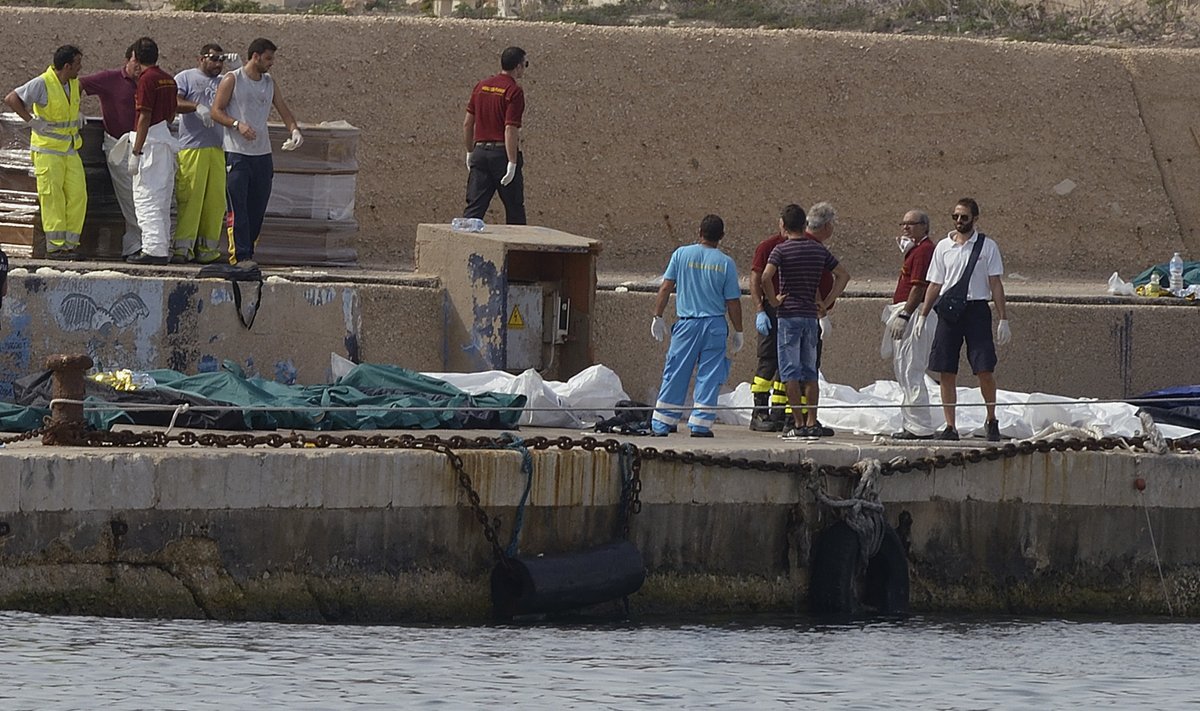 Hukkunud Aafrika immigrandid Lampedusa sadamakail